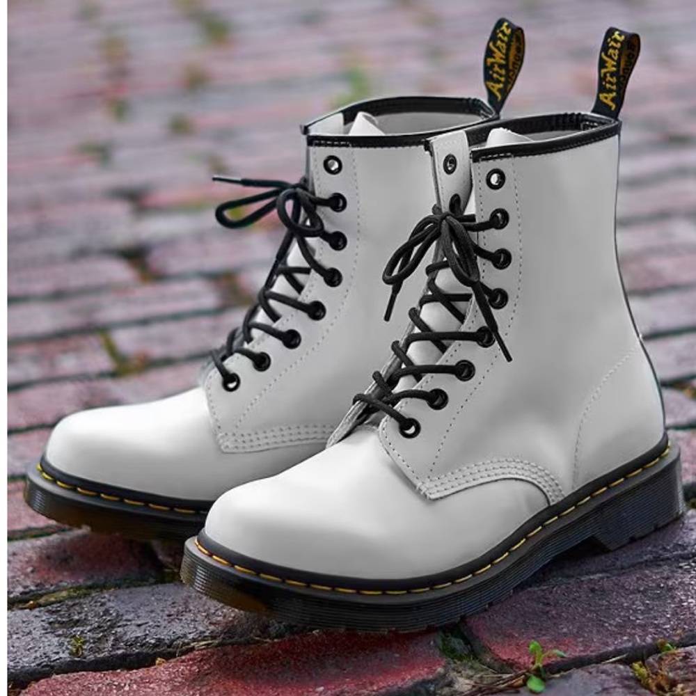 Dr. Martens 1460 in smooth white leather. Size US 7